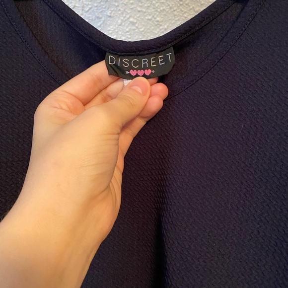 Discreet peplum top - S - Picture 2 of 5